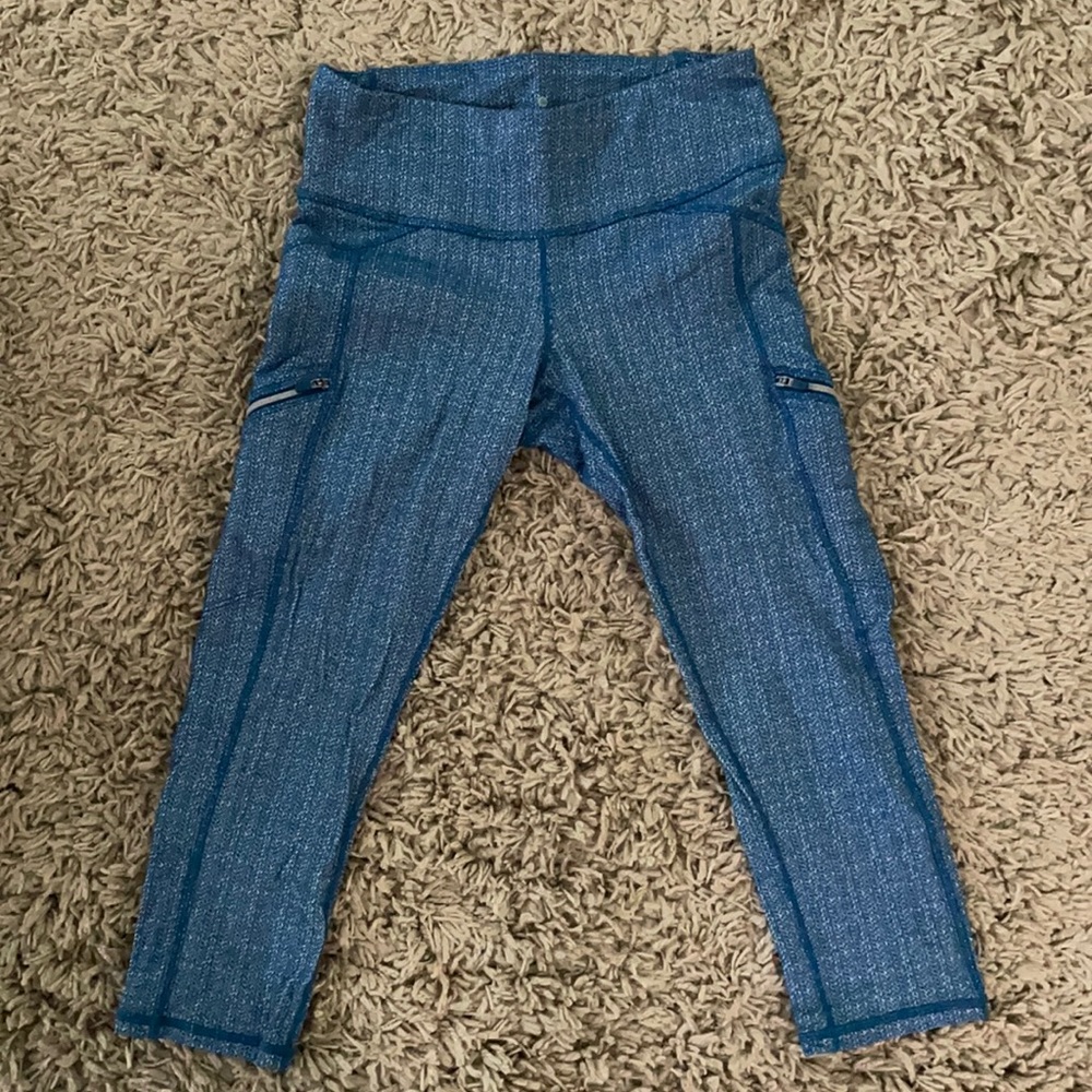 Blue athleta cropped yoga pants with zip pockets